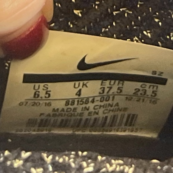 Nike Women’s Air Max Thea Ultra Black Gold Sneakers Size 6.5 - Picture 2 of 11